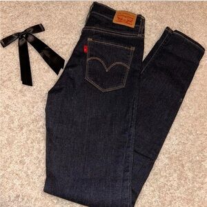 levi’s navy denim skinny jeans!